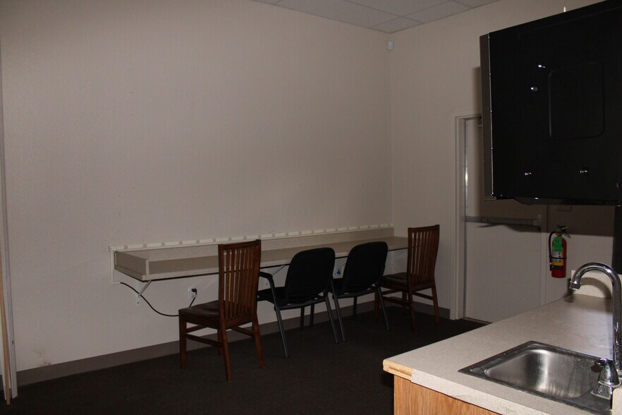 More Photos Of 1275 Anthony Dr, Anthony Medical For Lease