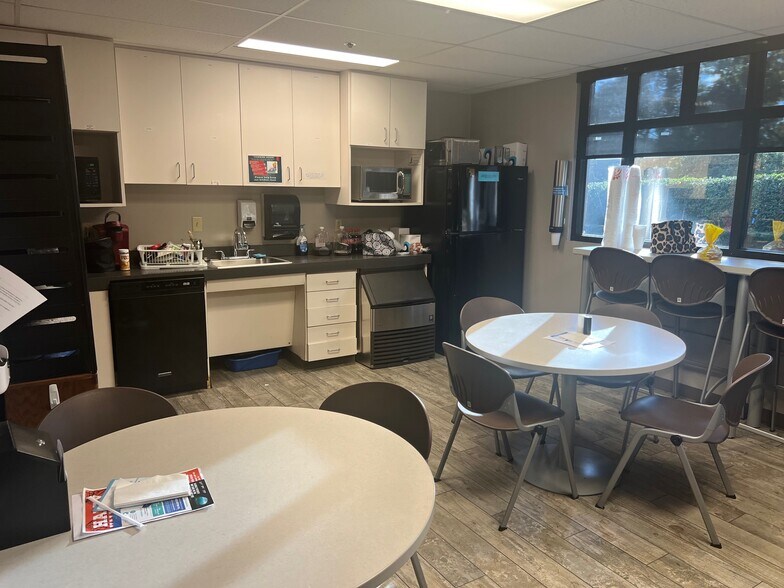 More Photos Of 3415 Golden Rd, Tyler Medical For Sale