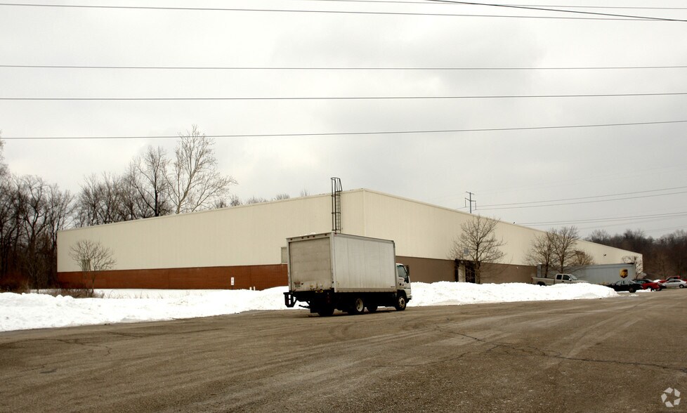 More Photos Of 7640 Hub Pky, Valley View Warehouse For Sale