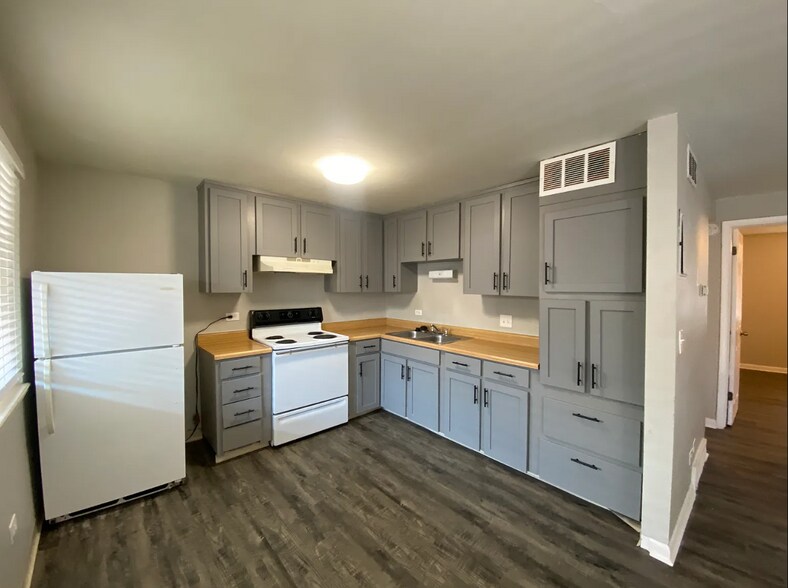 More Photos Of 1415-1425 Kingston St, Aurora Apartments For Sale
