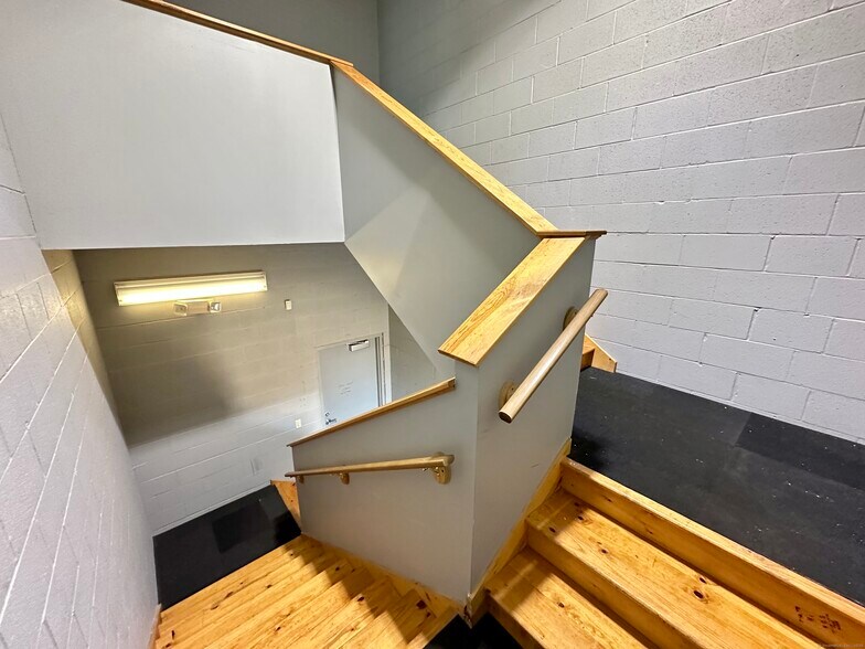 More Photos Of 590 Spring St, Windsor Locks Auto Repair For Sale