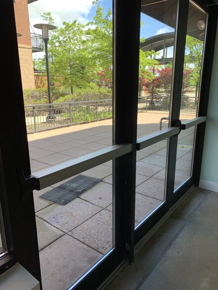 More Photos Of 2390 Esplanade Dr, Algonquin Office For Lease