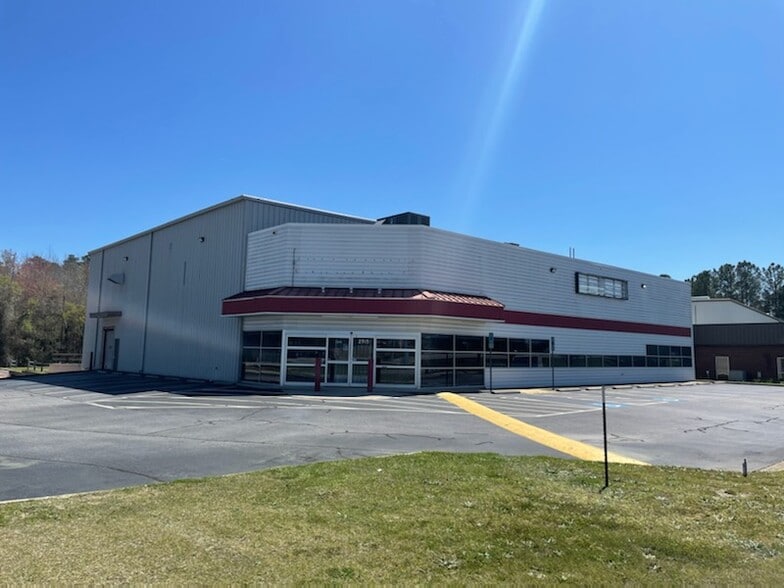 More Photos Of 2915 Gillespie St, Fayetteville Flex For Sale