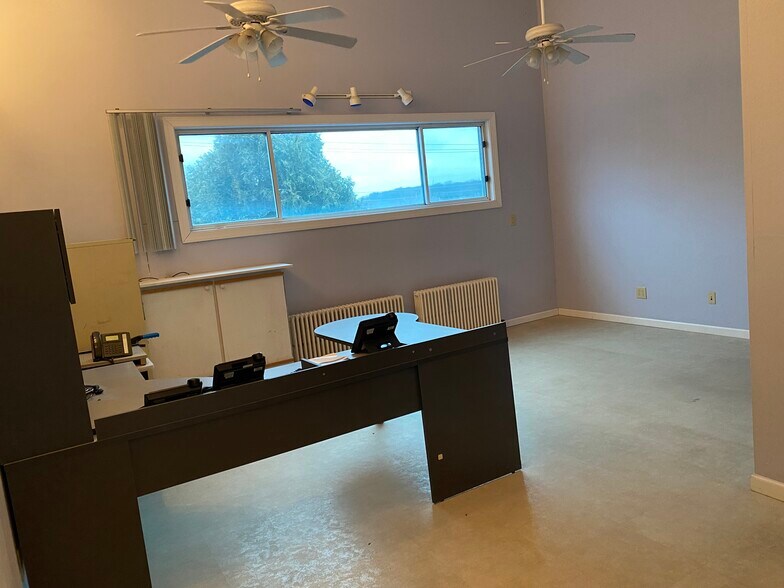 More Photos Of 1720 Valley View Rd, Hermitage Office For Sale