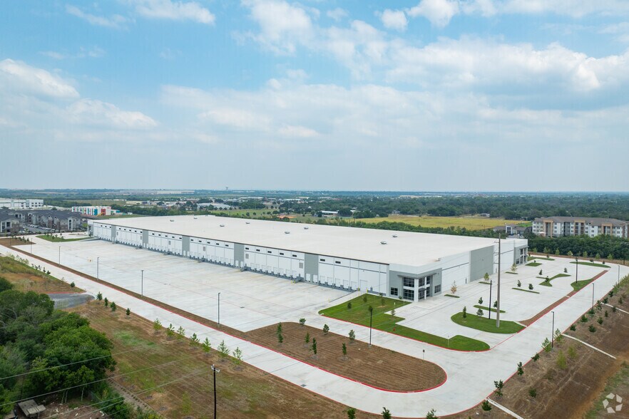 More Photos Of 715 SE Loop 410, San Antonio Manufacturing For Sale