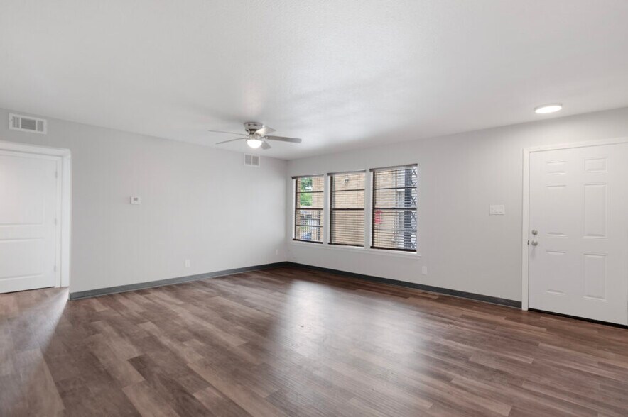 More Photos Of 1283 E Raines Rd, Memphis Apartments For Sale