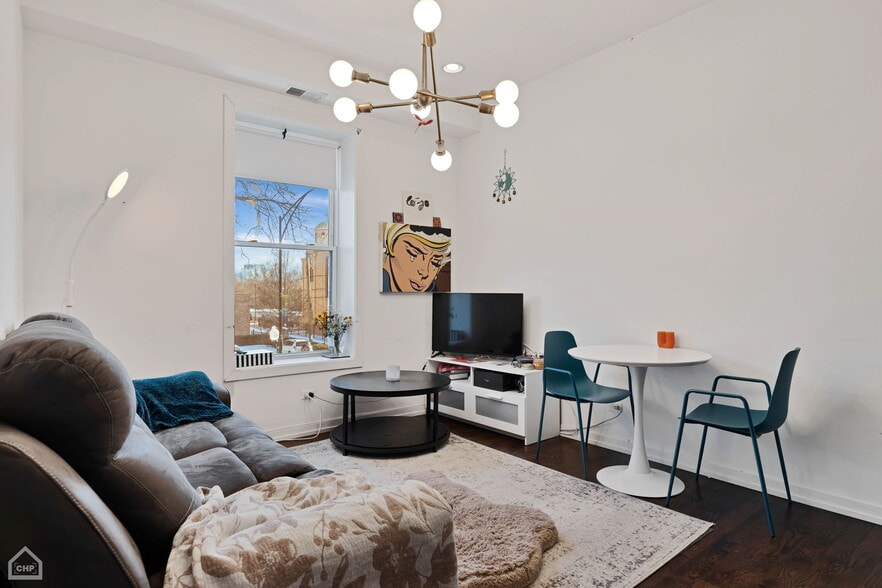 More Photos Of 2301 W Chicago Ave, Chicago Apartments For Sale