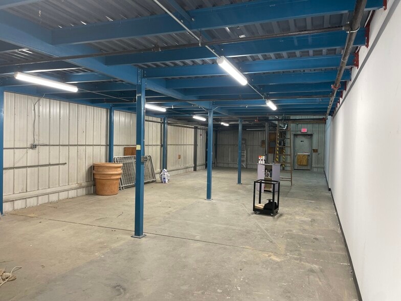 More Photos Of 70 Depot St, Goffstown Warehouse For Lease