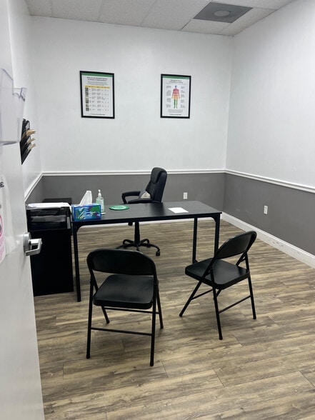 More Photos Of 4410 W Hillsborough Ave, Tampa Storefront Retail Office For Lease
