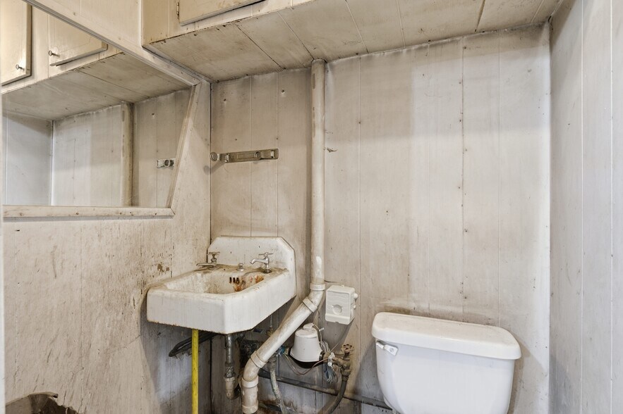 More Photos Of 300 Main St N, Hazleton Freestanding For Sale