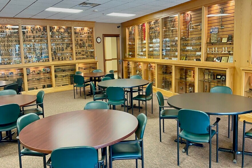 More Photos Of 1014 S Main St, Nicholasville Office For Sale