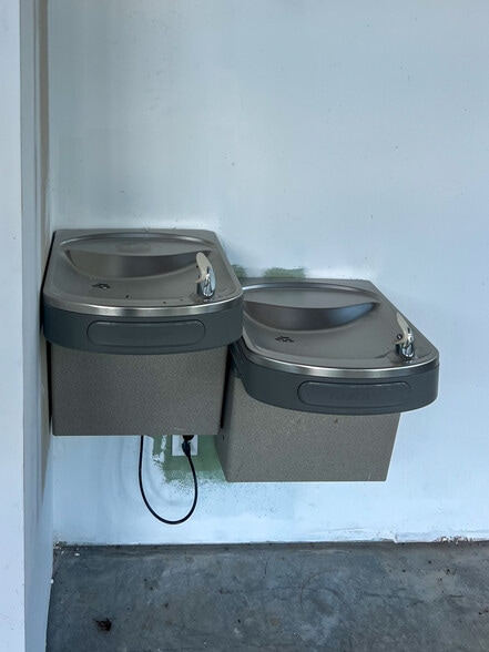 More Photos Of 1861 Ashley River Rd, Charleston Self Storage For Lease