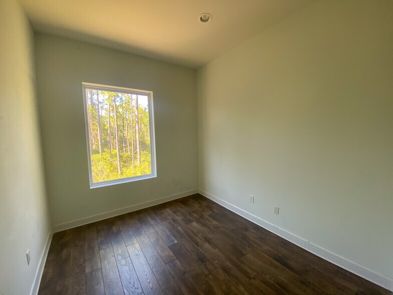 More Photos Of 327 S County Highway 393, Santa Rosa Beach Medical For Lease