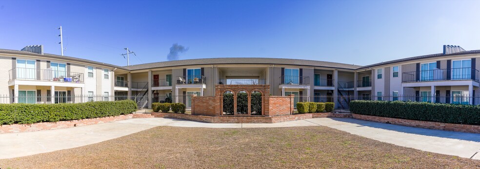 More Photos Of 15909 River Rd, Hahnville Apartments For Sale