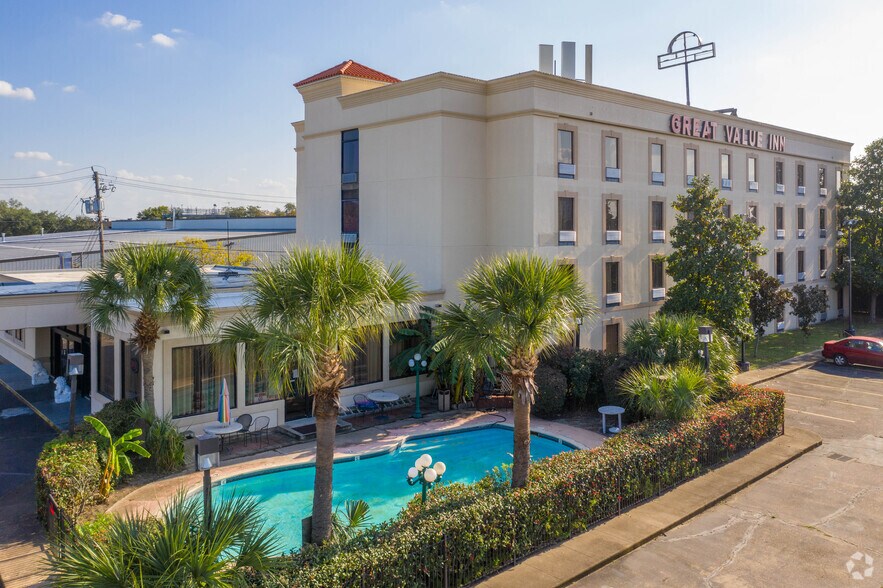 Primary Photo Of 6060 Hooton St, Houston Hotel For Sale