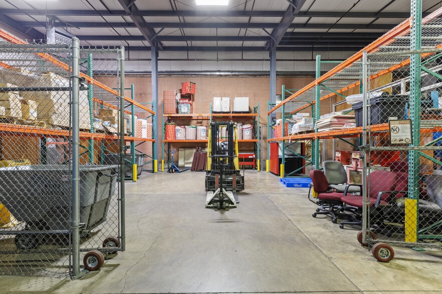 More Photos Of 345 NE Winchester St, Roseburg Light Manufacturing For Lease