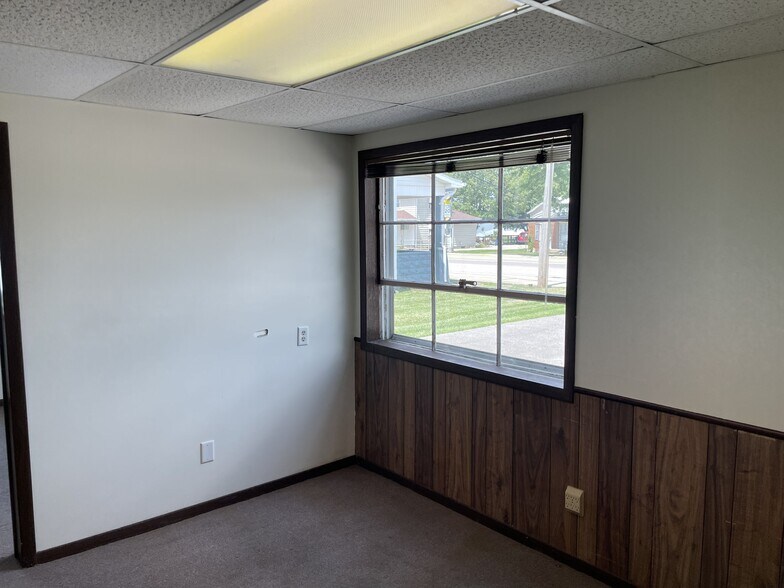 More Photos Of 607 E Pike St, Jackson Center Office For Lease