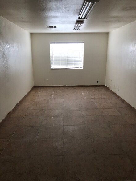 More Photos Of 5440 Tolentino Dr, Las Vegas Light Manufacturing For Lease