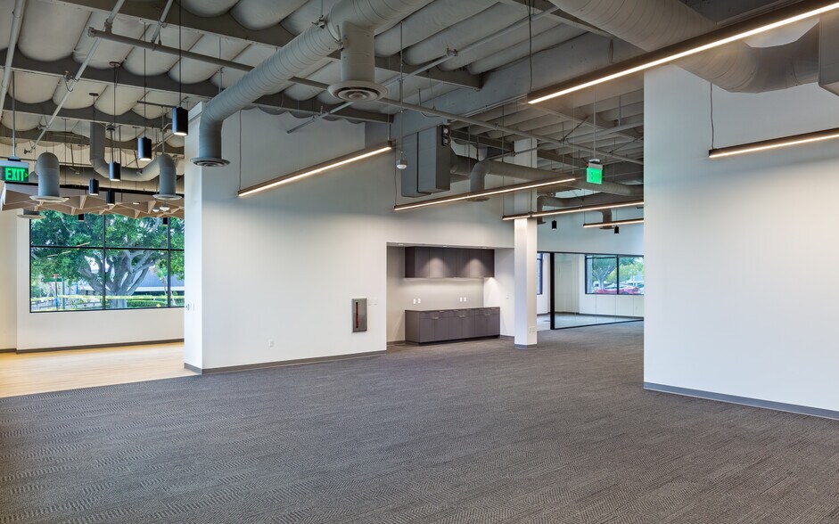 More Photos Of 6815 Flanders Dr, San Diego Unknown For Lease