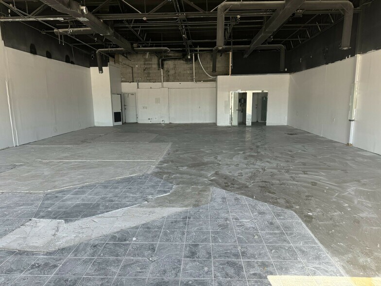 More Photos Of 37531-37605 Harper Rd, Clinton Township Storefront For Lease