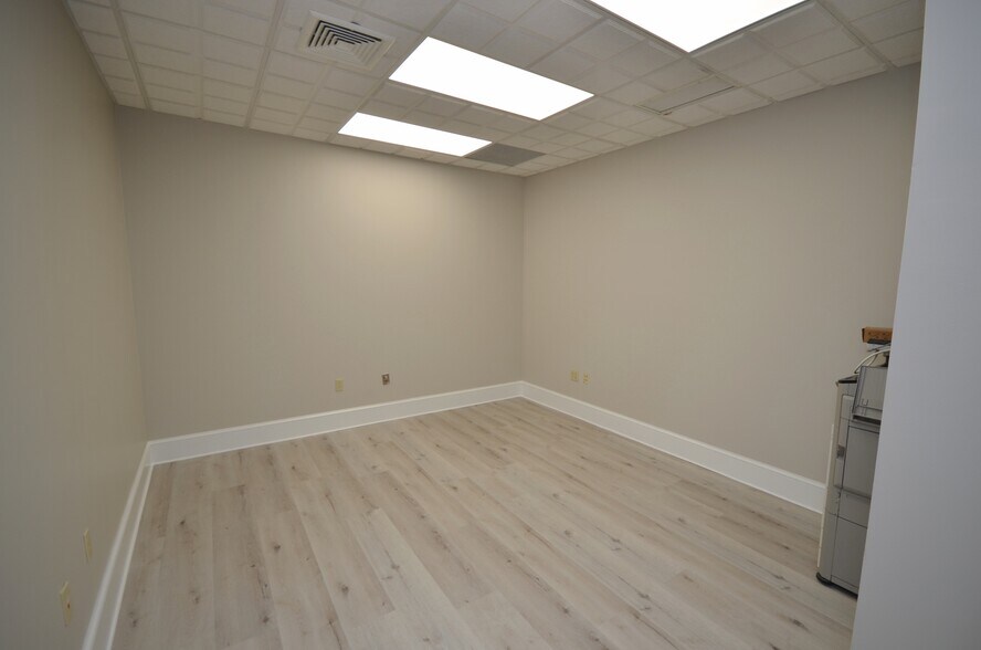 More Photos Of 14100 Palmetto Frontage Rd, Miami Lakes Office Residential For Lease