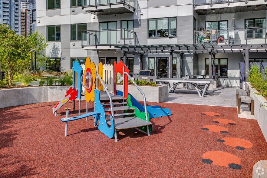 More Photos Of 633 Gardena Dr, Coquitlam Apartments For Sale