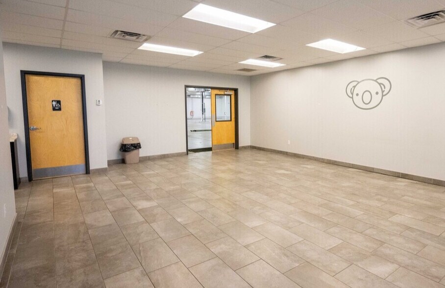 More Photos Of 3320 Dalworth St, Arlington Warehouse For Sale