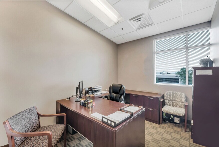 More Photos Of 7430 S Creek Rd, Sandy Office For Lease