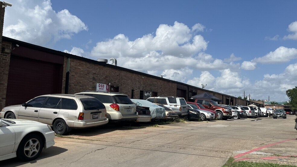 More Photos Of 6811 Baneway Dr, Houston Flex For Lease