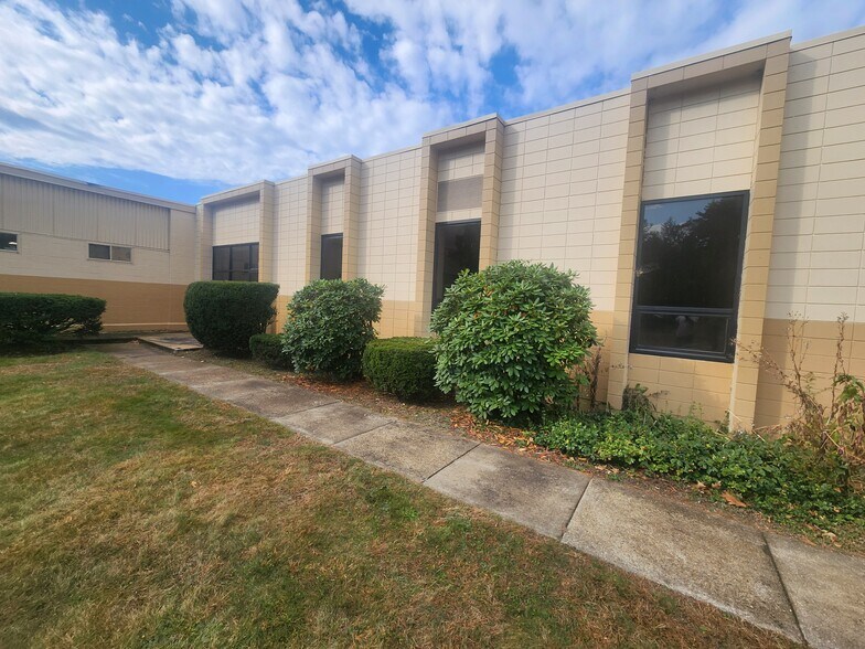 More Photos Of 686 Patriots Rd, Templeton Industrial For Sale