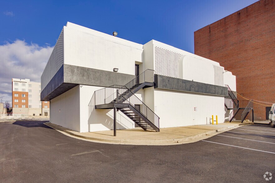 More Photos Of 6909 Old Keene Mill Rd, Springfield General Retail For Lease