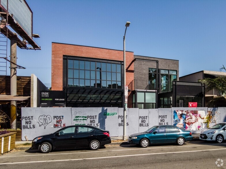 More Photos Of 613 Rose Ave, Venice Storefront Retail Residential For Lease