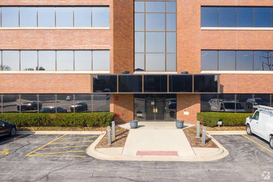 More Photos Of 1110 Jorie Blvd, Oak Brook Office For Lease