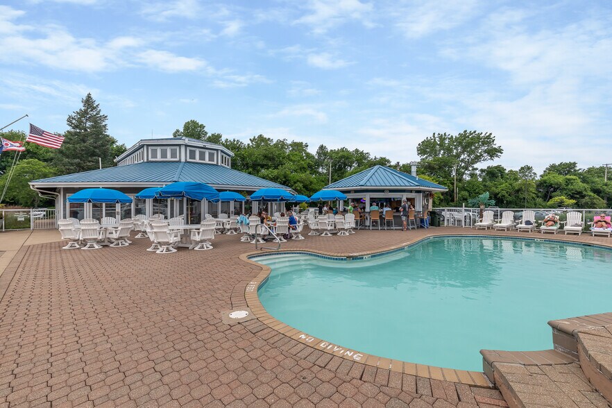 More Photos Of 4900 Whiskey Is, Cleveland Specialty For Sale