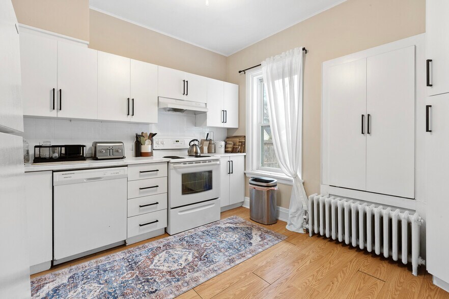More Photos Of 84 Fourth Av, Ottawa Apartments For Sale