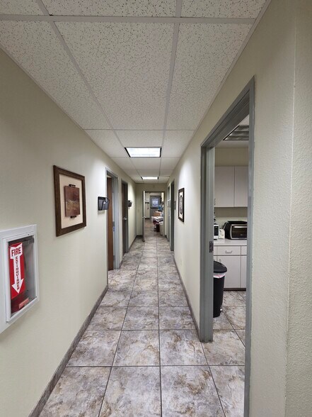 More Photos Of 2727 N St Marys St, San Antonio Service For Sale