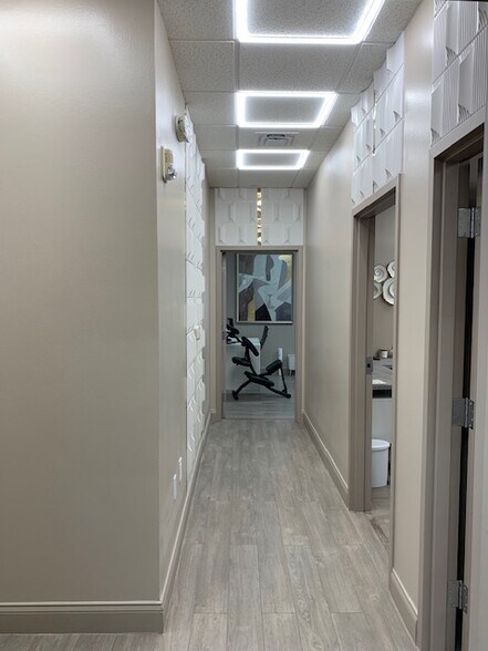 More Photos Of 2295 S Hiawassee Rd, Orlando Office For Lease