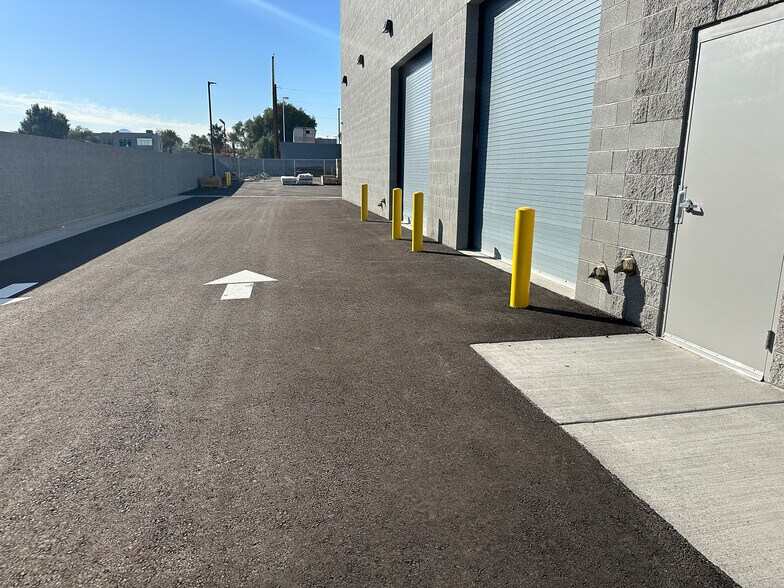 More Photos Of 4055 E Patrick Ln, Las Vegas Flex For Lease