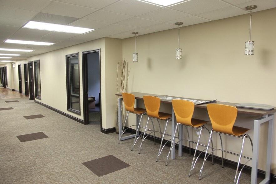 More Photos Of 1000 Park Dr, Lawrence Office For Lease