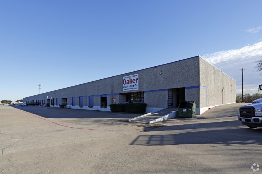More Photos Of 2300-2334 Franklin Dr, Fort Worth Distribution For Lease