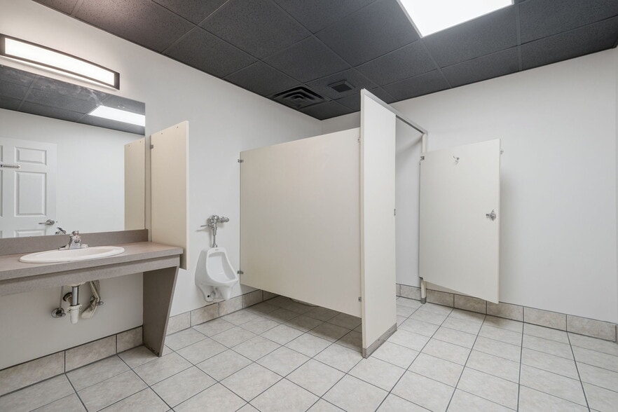 More Photos Of 1449 Field Park Cir, Marietta Warehouse For Sale