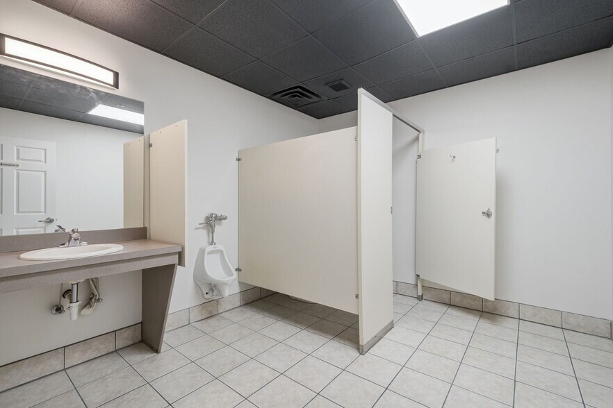 More Photos Of 1449 Field Park Cir, Marietta Warehouse For Lease