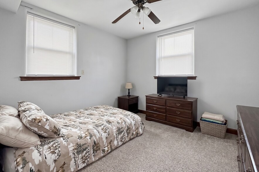 More Photos Of 1003-1011 W Locust St, Davenport Apartments For Sale
