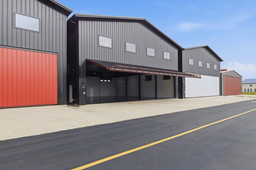 Primary Photo Of 15850 Salado Airport Rd, Salado Airplane Hangar For Sale