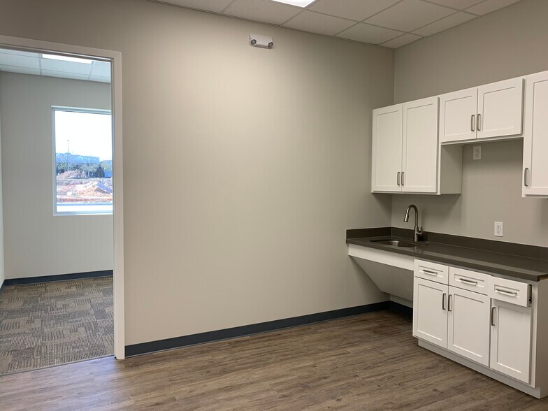 More Photos Of 2519 N Frazier Rd, Conroe Light Distribution For Sale