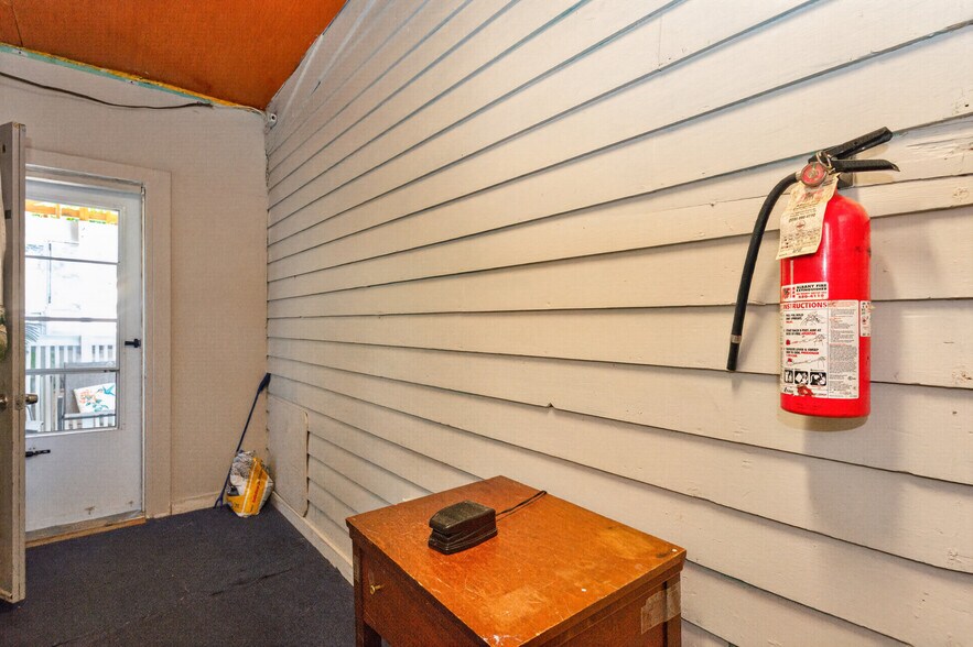 More Photos Of 41 Chestnut St, Amsterdam Storefront Retail Residential For Sale