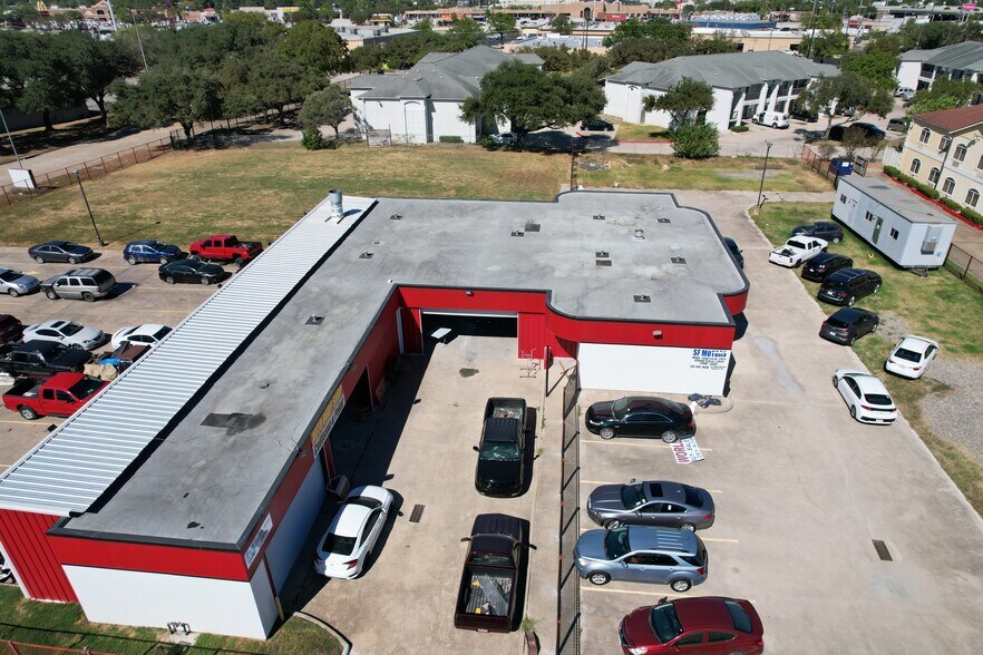 More Photos Of 101 Wells Fargo Dr, Houston Auto Repair For Sale
