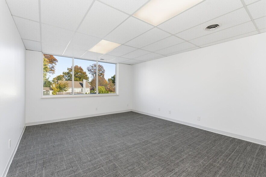 More Photos Of 125 Chenoweth Ln, Louisville Office Residential For Lease