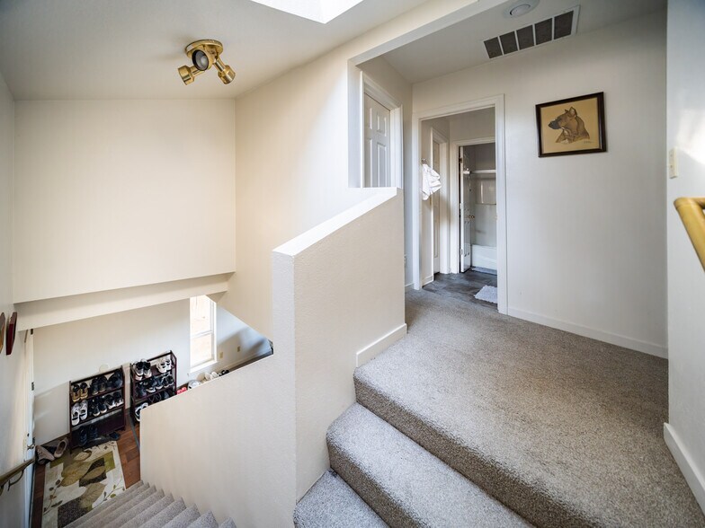 More Photos Of 550 SE 5th Ave, Canby Apartments For Sale