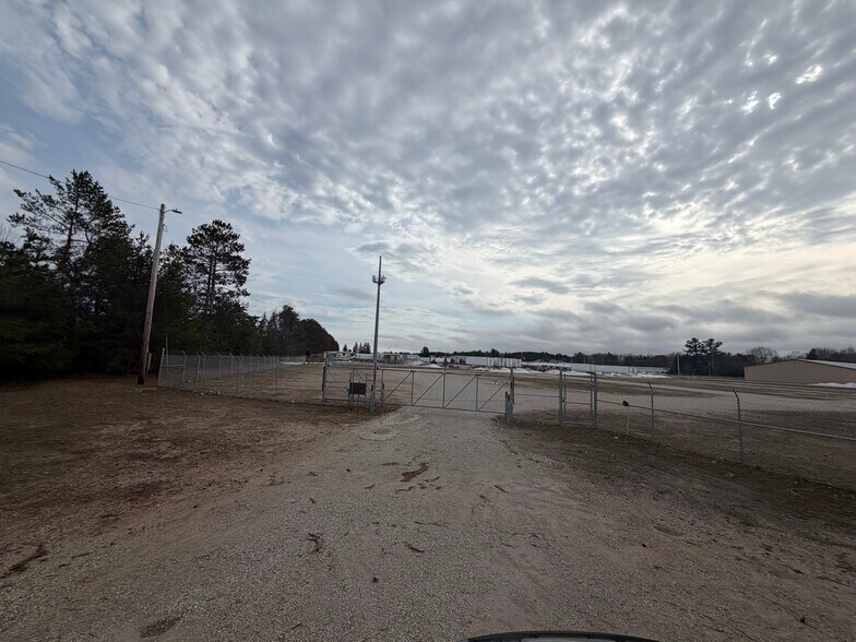 More Photos Of 2905 N Lincoln Rd, Escanaba General Retail For Sale